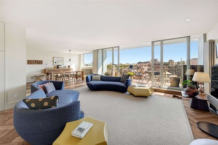 Exceptional 2 bedroom, 2 bathroom lateral apartment with incredible views from every room, large balcony and 24/7 concierge. - Photo 2
