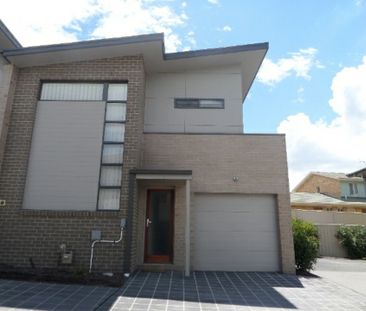 Modern 2 bedroom townhouse - Photo 1