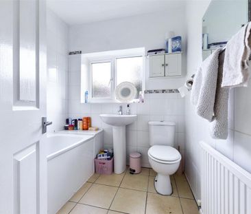 4 bedroom semi-detached house to rent - Photo 1