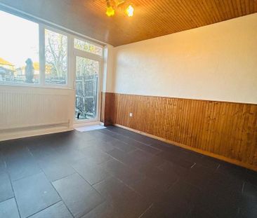 3 bedroom end of terrace house to rent - Photo 1