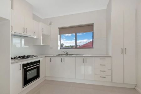 Nicely renovated, clean & spacious two bedroom unit! - Photo 3
