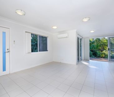 Modern & Spacious Villa Style Home - Photo 1