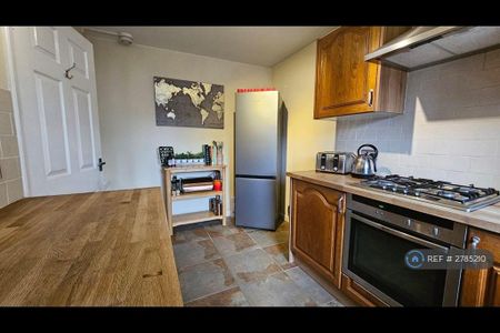 2 bedroom flat to rent - Photo 4