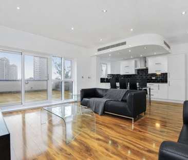 1 bedroom in a flat share to rent - Photo 2