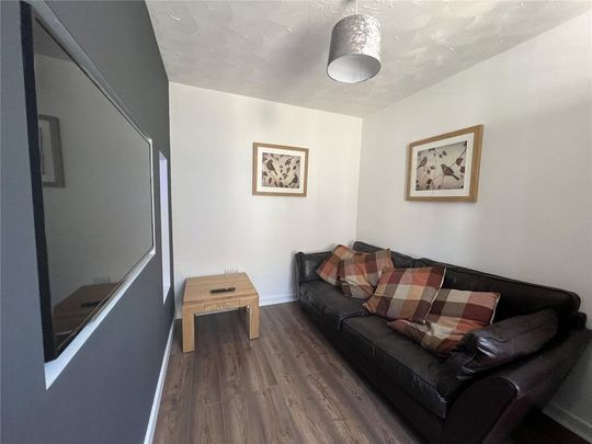 2 bedroom end of terrace house to rent - Photo 1