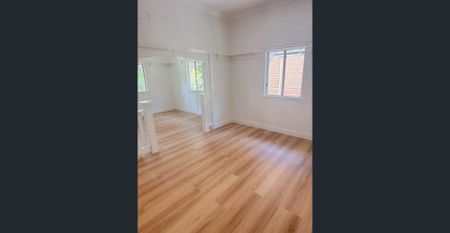 Stylishly Renovated 4-Bed Queenslander, Ideally Positioned in the Inner City, with Private Courtyard - Photo 2