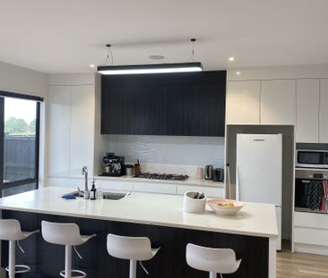 SPACIOUS 4 Bedroom property - Photo 2