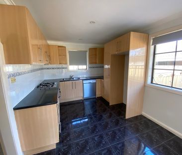 26 Ridge Drive, Avondale Heights VIC 3034 - Photo 5