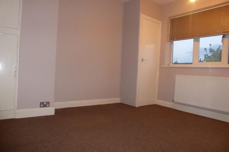 2 bedroom semi-detached house to rent - Photo 3
