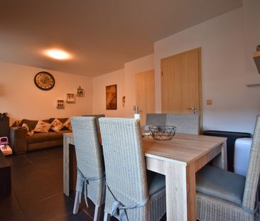 Ruim duplex appartement met 2 slaapkamers, staanplaats en kelder te... - foto 2