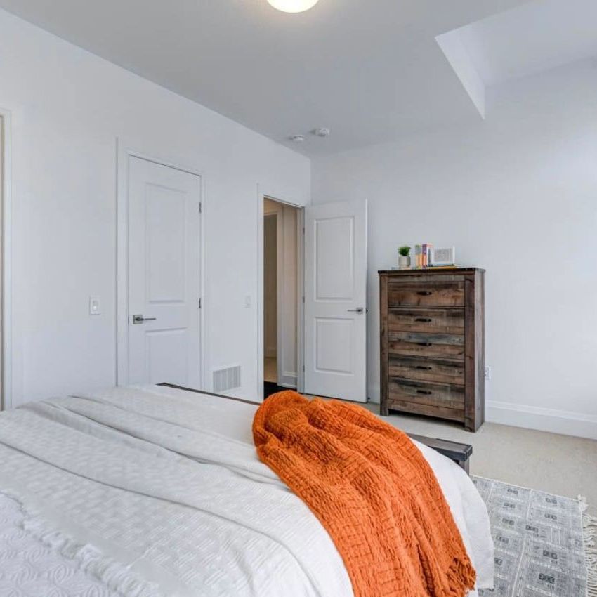 For Lease - 4157 Hillsborough Crescent, Oakville, Ontario - Photo 1