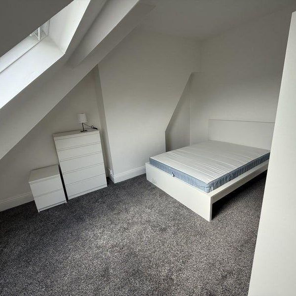 1 bedroom in a house share to rent - Photo 1