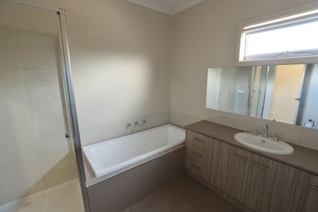 Thinking of selling? Contact our agent - Photo 2