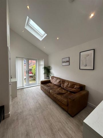 1 bedroom in a house share to rent - Photo 3