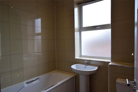 2 bedroom end of terrace house to rent - Photo 5