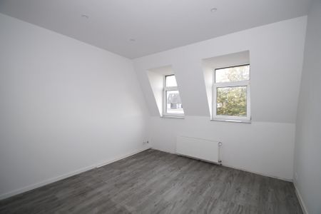 Tolle Aussichten! Frisch sanierte 5-Raumwohnung mit Balkon sucht genau Sie - Foto 4