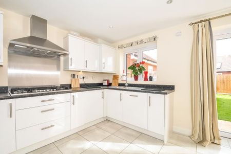 3 bedroom semi-detached house to rent - Photo 4