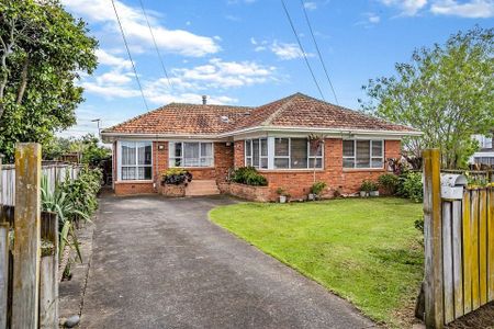 4 bedroom house in heart of Papatoetoe - Photo 2