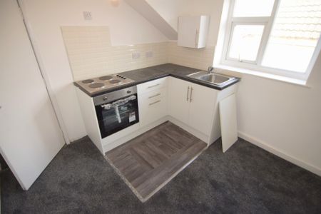 To Let 1 Bed Flat - Photo 4