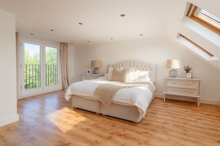 4 Bed Semi-Detached House, Barnes, SW13 - Photo 4