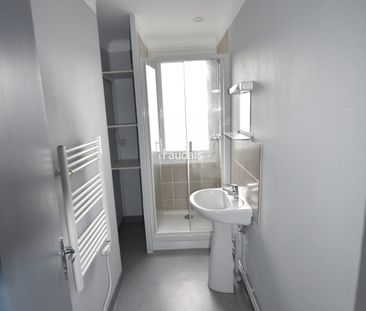 Location Appartement 2 pièces 41m² ST LO 50000 - Photo 2