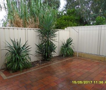 Quality house with a double garage - Photo 4