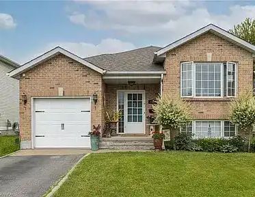 All-inclusive comfort with space to live, work, and thrive in Kingston’s west end. - Available October 15th! | 1319 Thornwood Crescent, Kingston - Photo 1