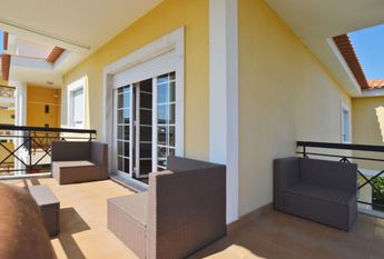 Apartamento T4 em condomínio com piscina e jardim na Beloura