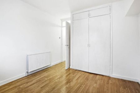 2 bedroom maisonette to rent - Photo 2