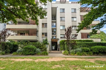 Ground floor courtyard apartment in The National - Photo 5