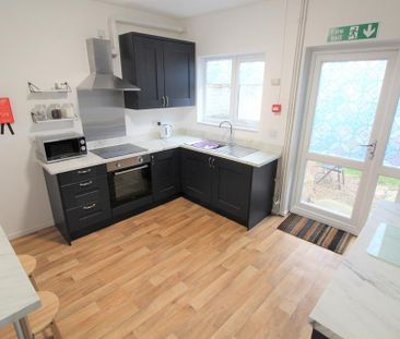1 bedroom in a house share to rent - Photo 5
