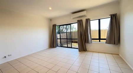 Newly Refurbished 3-Bedroom Duplex Townhouse - Photo 2