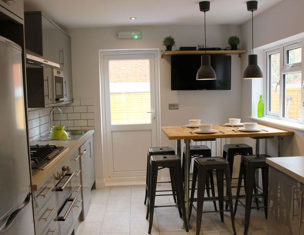 Vastern Road Room 4 - Photo 1