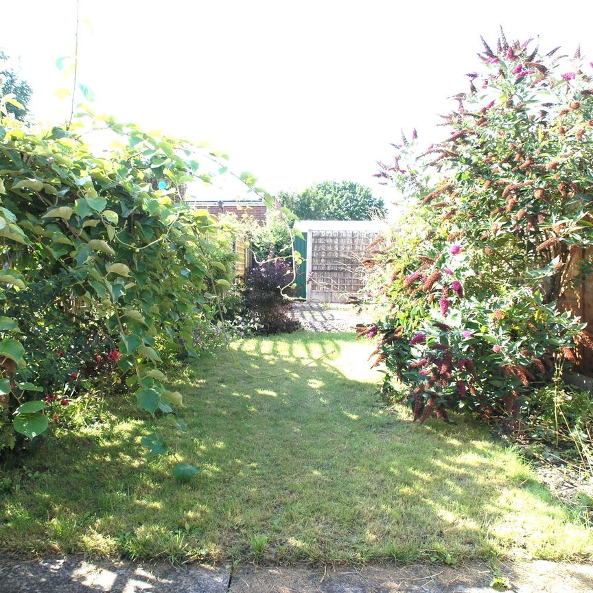 New Street, Kingswinford - Photo 1