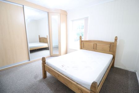 2 Bedroom Mid Terraced House To Rent - Photo 5