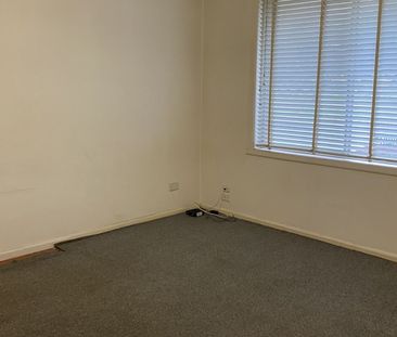 Convenient location - Photo 4