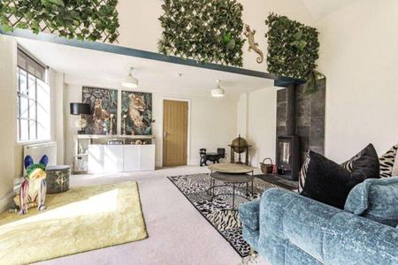 4 bedroom link detached house to rent - Photo 2