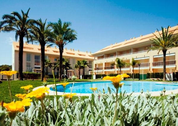 For long-term rent: apartment in Javea, Golden Garden urbanization, with 2 bedrooms and a pool.