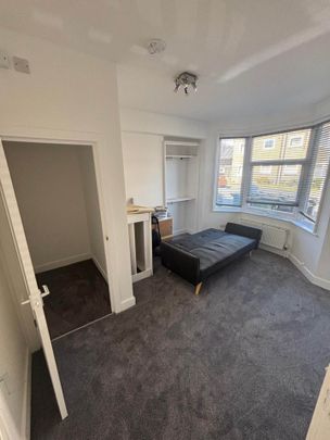 Salehurst Road, Eastbourne - Photo 1