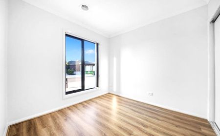 Charming 3-Bedroom Residence in Tarneit - Photo 5