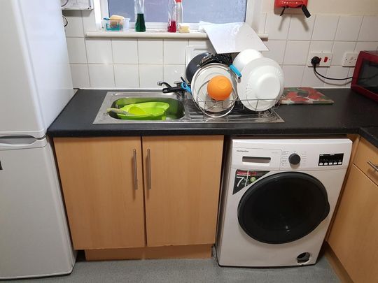 6 bedroom flat to rent - Photo 1