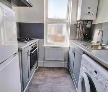 2 Bed Maisonette, Frith Road, E11 - Photo 4