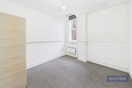 2 bedroom Flat To Let - Photo 5