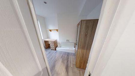 4 bedroom terraced house to rent - Photo 5