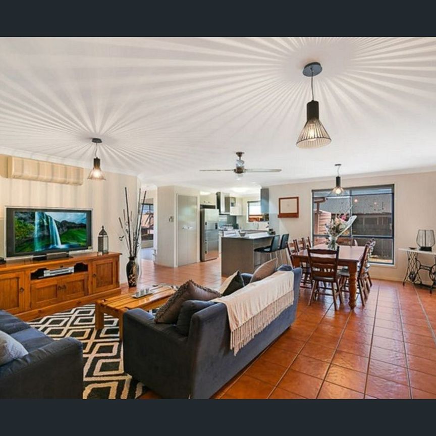16 Sweetapple Crescent, Centenary Heights, Qld 4350 - Photo 1