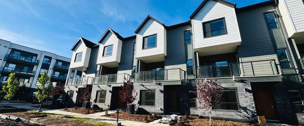 ✨ Modern 3-Bedroom Townhouse • A/C • Double Attached Garage — 3 Bedrooms Townhouse - Photo 1