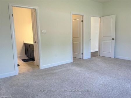 For Lease - 11 Beach Walk Crescent, Fort Erie, Ontario - Photo 2