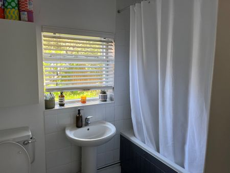 1 Bed Flat, Marsala Road, SE13 - Photo 2