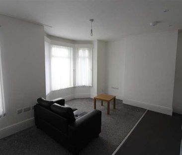 Morris Road Upper Flat, **student Apartment** Student Apartment **,... - Photo 2