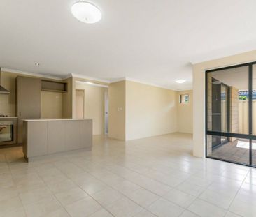 Easy-Care Lifestyle in a Prime Location - UNDER APPLICATION PENDING - Photo 6